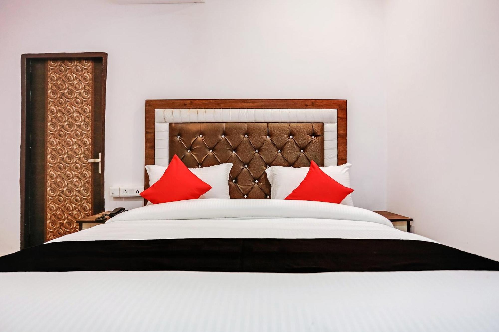 Hotel O Golden Stone غازي أباد المظهر الخارجي الصورة