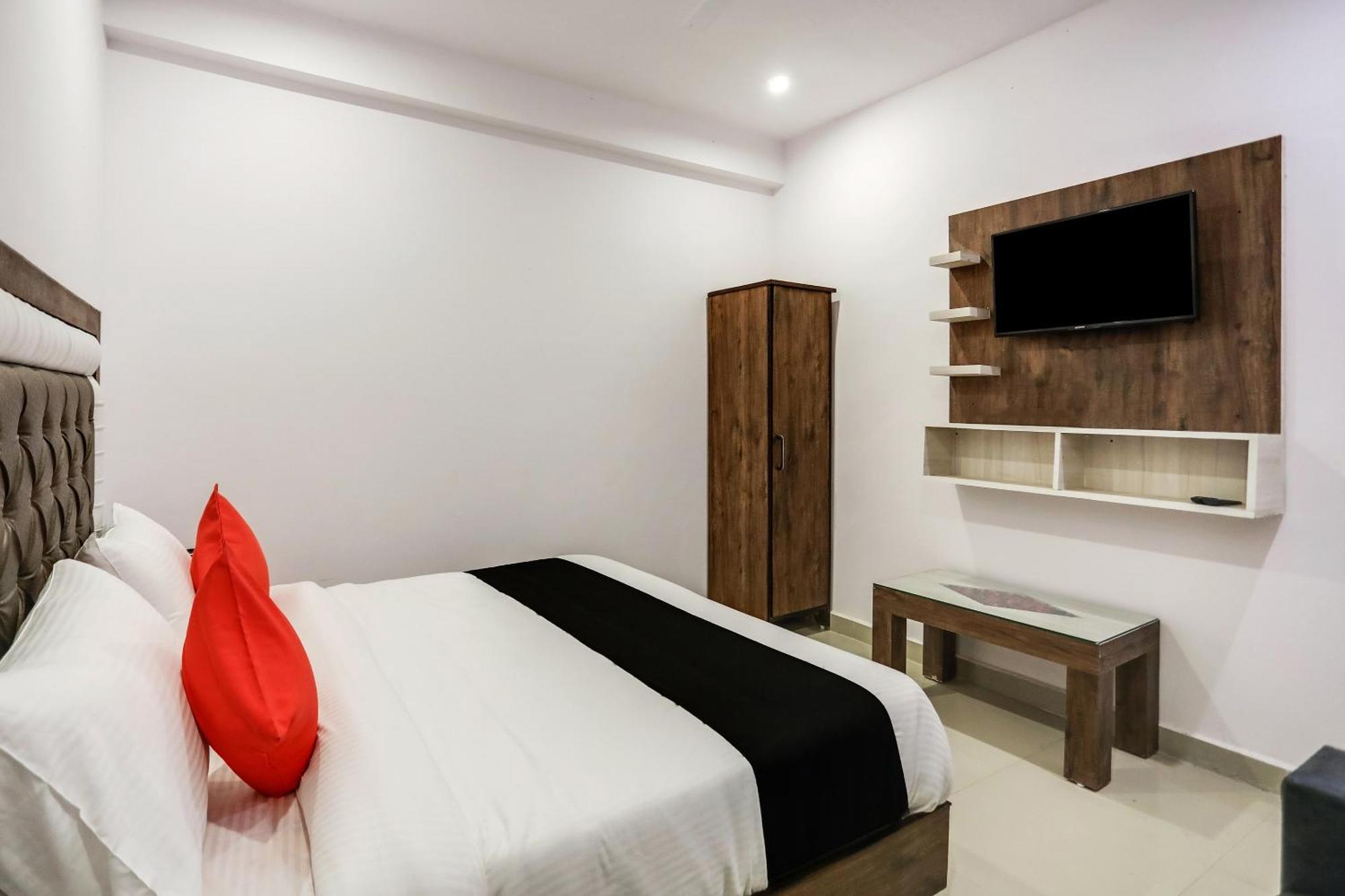 Hotel O Golden Stone غازي أباد المظهر الخارجي الصورة